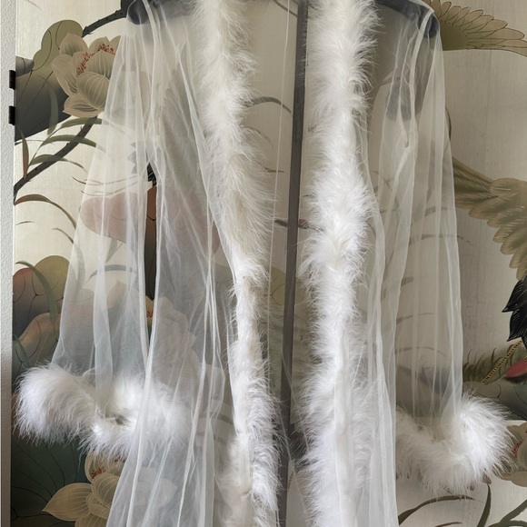 Elegant Sheer White Feathered Robe - Picture 2 of 5